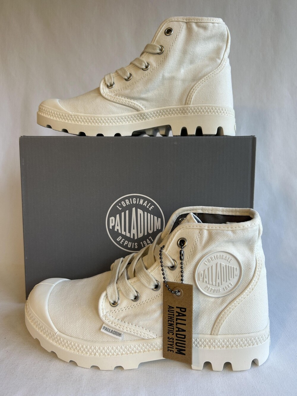 Palladium Pampa Hi Boots Womens Size 6.5 Star White Canvas Lug Sole